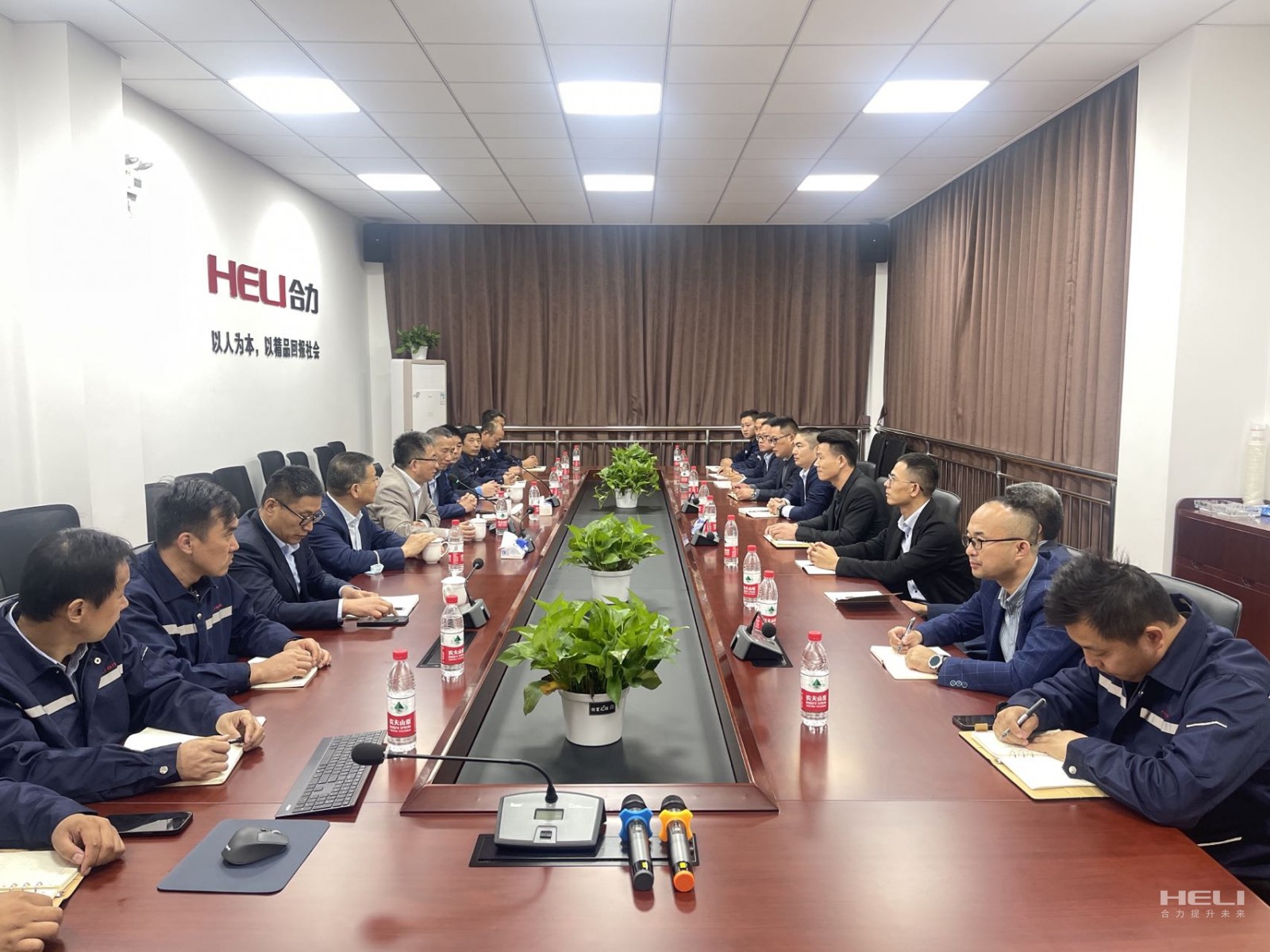 与上海欧博ABG官网昆山、嘉定分公司员工互换座谈.jpg